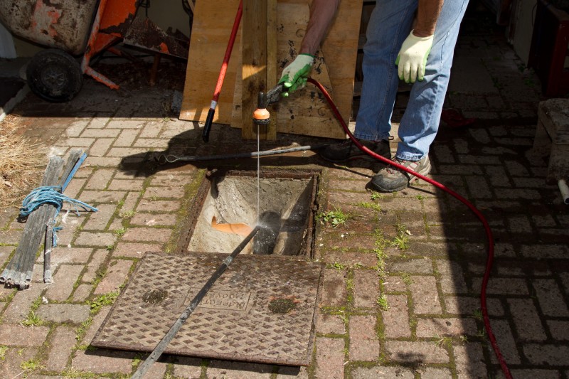 Drain repair work in Coulsdon